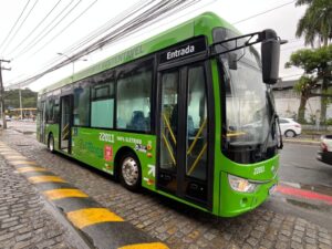 Salvador inicia testes com ônibus elétricos e avança em mobilidade sustentável