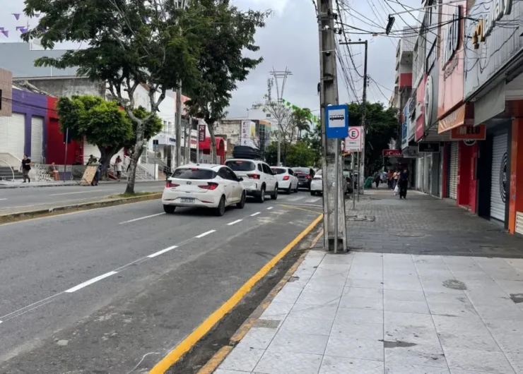 Centro de Caruaru ganha dois novos pontos de ônibus na Avenida Rio Branco